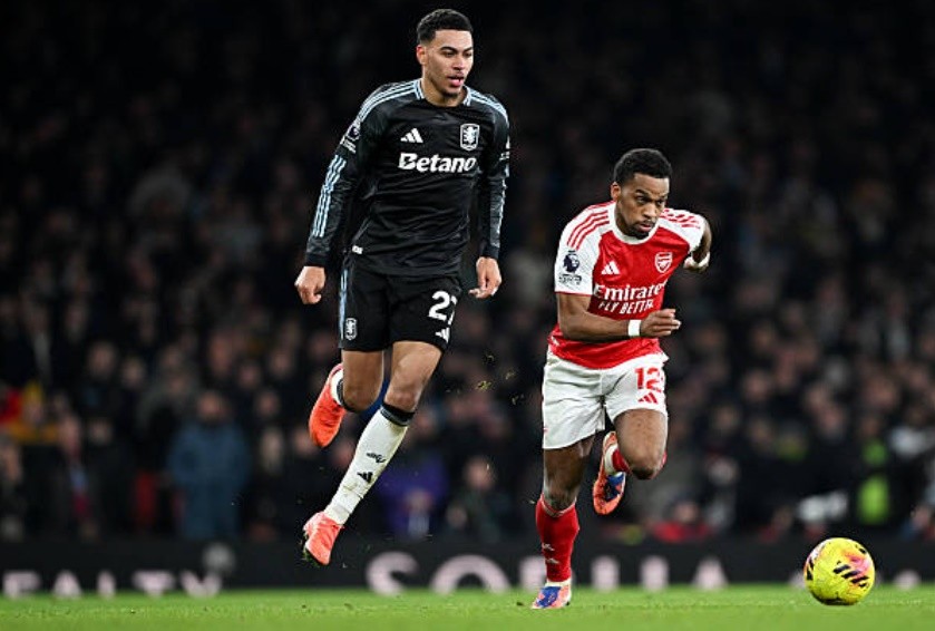 Jurrien Timber (7.5 điểm): Một trận đấu ấn tượng của cầu thủ người Hà Lan trong vai trò hậu vệ phải. Timber không chỉ chắc chắn khi đối đầu trực diện mà còn trực tiếp đóng góp 1 đường kiến tạo, giúp những tình huống chuyển trạng thái của Arsenal trở nên mượt mà và biến ảo hơn.