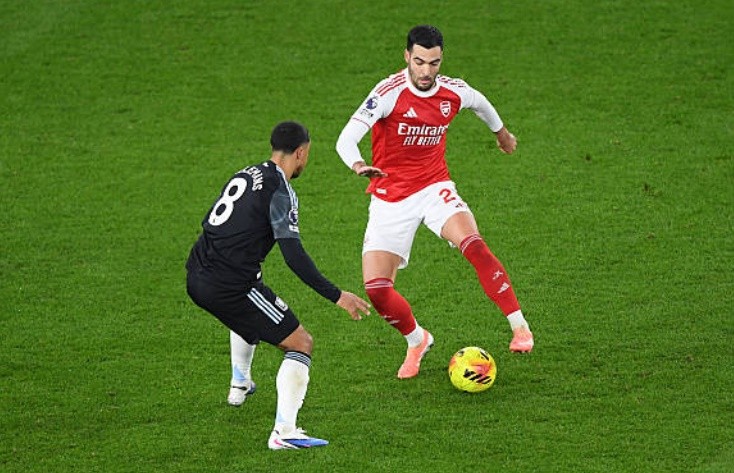 Mikel Merino (6.5 điểm): Thi đấu có phần dưới sức trong hiệp một và gặp khó khăn trong việc kiểm soát nhịp độ khu trung tuyến. Merino may mắn thoát khỏi tấm thẻ vàng thứ hai sau pha va chạm với Rogers và sớm bị rút ra nghỉ để nhường chỗ cho những toan tính an toàn hơn của Arteta.