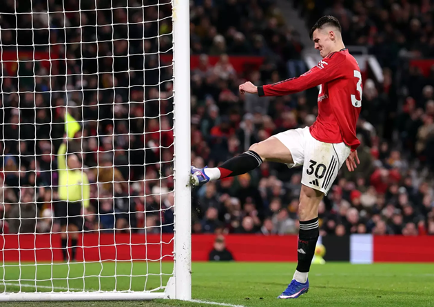 Sesko bị CĐV Man Utd chê bai sau trận hòa Wolves.