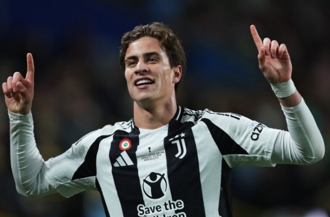 Kenan Yildiz trong màu áo Juventus.