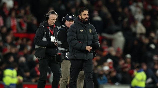 Ruben Amorim cần cải thiện khâu phòng ngự và sắp xếp nhân sự Man United hợp lý.