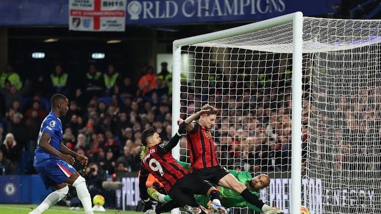 Robert Sanchez (7/10): Sanchez có thể làm tốt hơn ở bàn thua đầu tiên, nhưng anh đã cứu thua xuất sắc khi ngăn cản Brooks ghi bàn ở tình huống nguy hiểm tiếp theo.