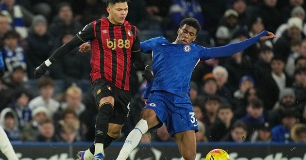 Josh Acheampong (5,5/10): Thi đấu dưới sức khi đối đầu với bộ ba Semenyo, Kluivert và Truffert. Anh đã bị thay ra ở hiệp 2.