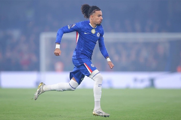 Malo Gusto (6,3/10): Dù thi đấu ở vị trí không phải sở trường (hậu vệ trái), Gusto vẫn thể hiện được sự chắc chắn trong cả tấn công lẫn phòng ngự.