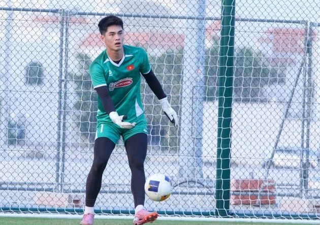 Thủ môn Trung Kiên tiếp tục ghi điểm với ông Kim Sang Sik.