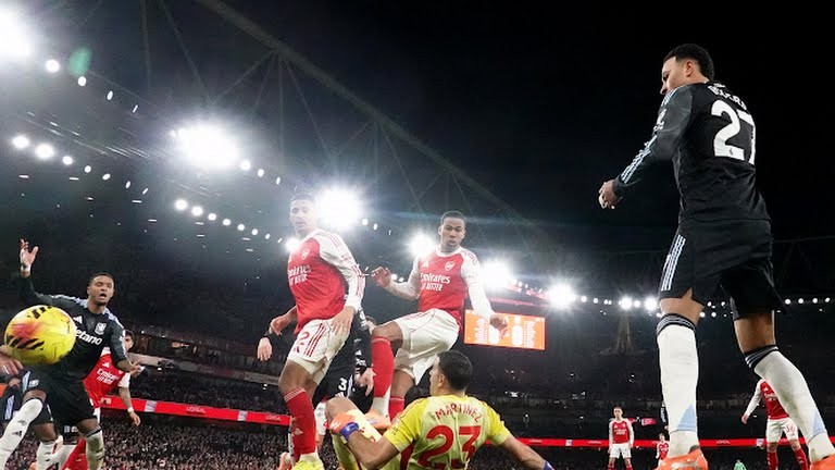  Magalhaes đóng góp hiệu quả ở cả tấn công và phòng ngự.