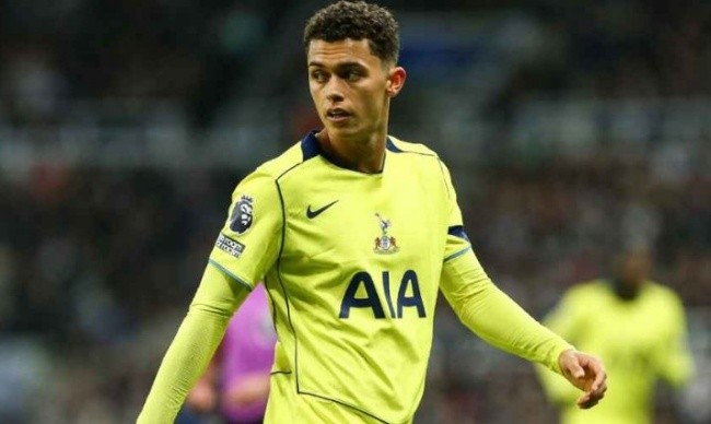 Brennan Johnson trong màu áo Tottenham.