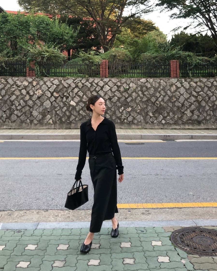 Từ nửa sau năm 2025, giày búp bê đã bắt đầu xuất hiện trở lại trên street style với diện mạo mới mẻ và hiện đại hơn. 