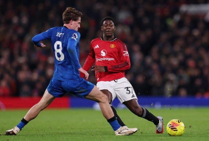 Mainoo đang muốn ra đi khi không được Amorim trọng dụng.