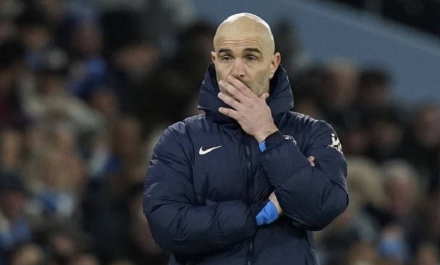 Gary Neville cho rằng Maresca chưa thể tìm ra lời giải để giúp một tập thể gồm nhiều tài năng trẻ duy trì được phong độ ổn định.