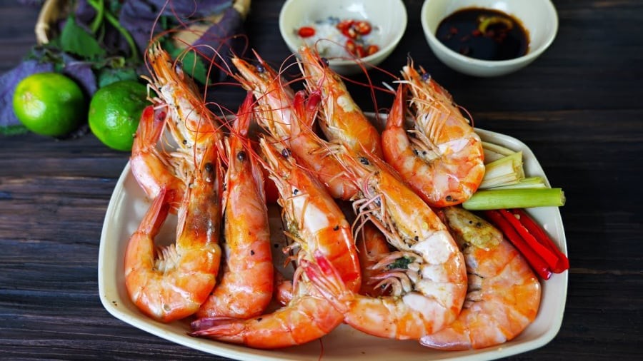 Những nhóm người không nên ăn tôm