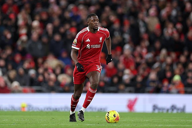 Ibrahima Konate – 7.5 Trung vệ người Pháp là chốt chặn vững chắc nhất hàng thủ Liverpool. Anh xử lý bóng hiệu quả, chắc chắn trong các pha tranh chấp tay đôi. Dù đôi lúc thiếu chính xác trong các pha giải vây ở hiệp hai, khả năng không chiến của Konate vẫn là điểm tựa đáng tin cậy.