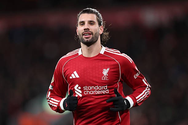 Dominik Szoboszlai – 6.9 Đội trưởng tuyển Hungary là một trong những điểm sáng hiếm hoi với nỗ lực đẩy nhanh nhịp độ trận đấu. Anh di chuyển rộng khắp mặt sân, cố gắng tận dụng kỹ thuật cá nhân để tìm kiếm bàn thắng hoặc kiến tạo, nhưng thiếu đi sự hỗ trợ từ vệ tinh xung quanh.