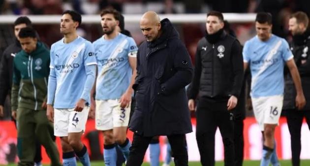 Man City bất lực trước Sunderland.