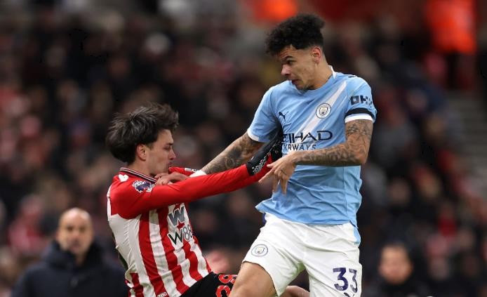 Hậu vệ trái: Nico O’Reilly – 6.5/10: Sao trẻ O’Reilly chơi an toàn và chắc chắn khi phòng ngự bên phần sân nhà. Tuy nhiên, anh thiếu đi sự sắc sảo và chất lượng trong những pha hỗ trợ tấn công ở 1/3 cuối sân đối phương.