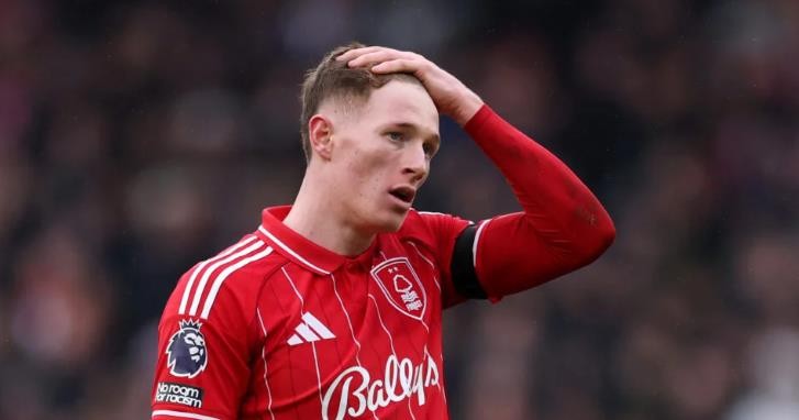 Elliot Anderson có những màn trình diễn đỉnh cao mùa này.