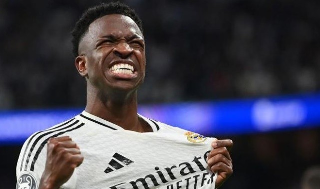 Vini đang khiến nội bộ Real tranh cãi,