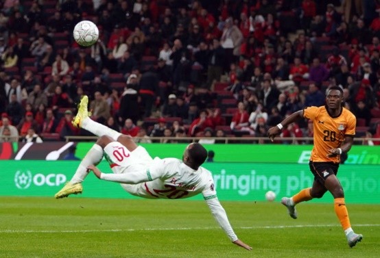 Ayoub El Kaabi ghi một bàn thắng ngoạn mục cho Morocco trong trận đấu với Zambia.