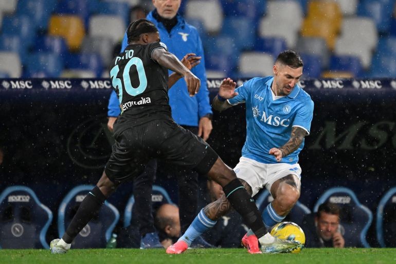 Napoli bắt đầu năm mới bằng chuyến làm khách trước Lazio.