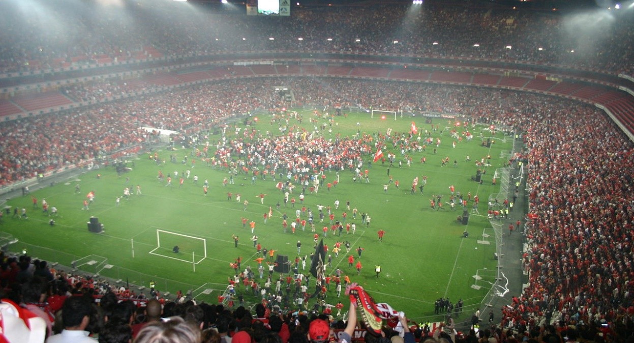 Màn ăn mừng chức vô địch mùa giải 2004–05 tại Estadio da Luz.