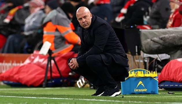 Arne Slot thừa nhận Liverpool khó lòng bám đuổi Arsenal và Manchester City.