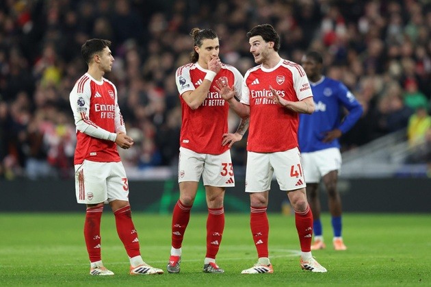 Rice đã được điền tên vào đội hình di chuyển đến Bournemouth.