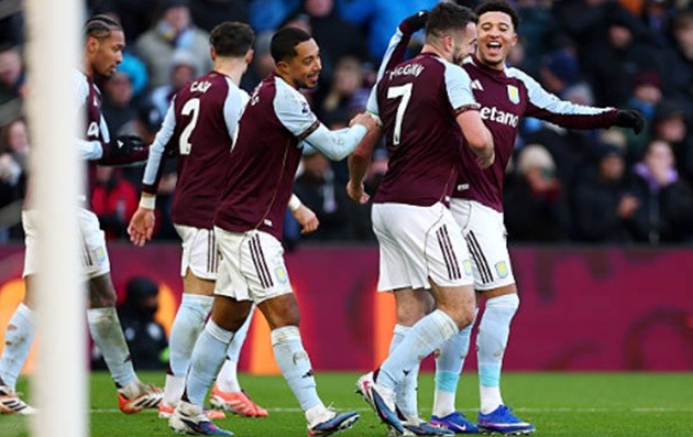 Aston Villa thắng dễ Forest để vươn lên nhì bảng Ngoại hạng Anh