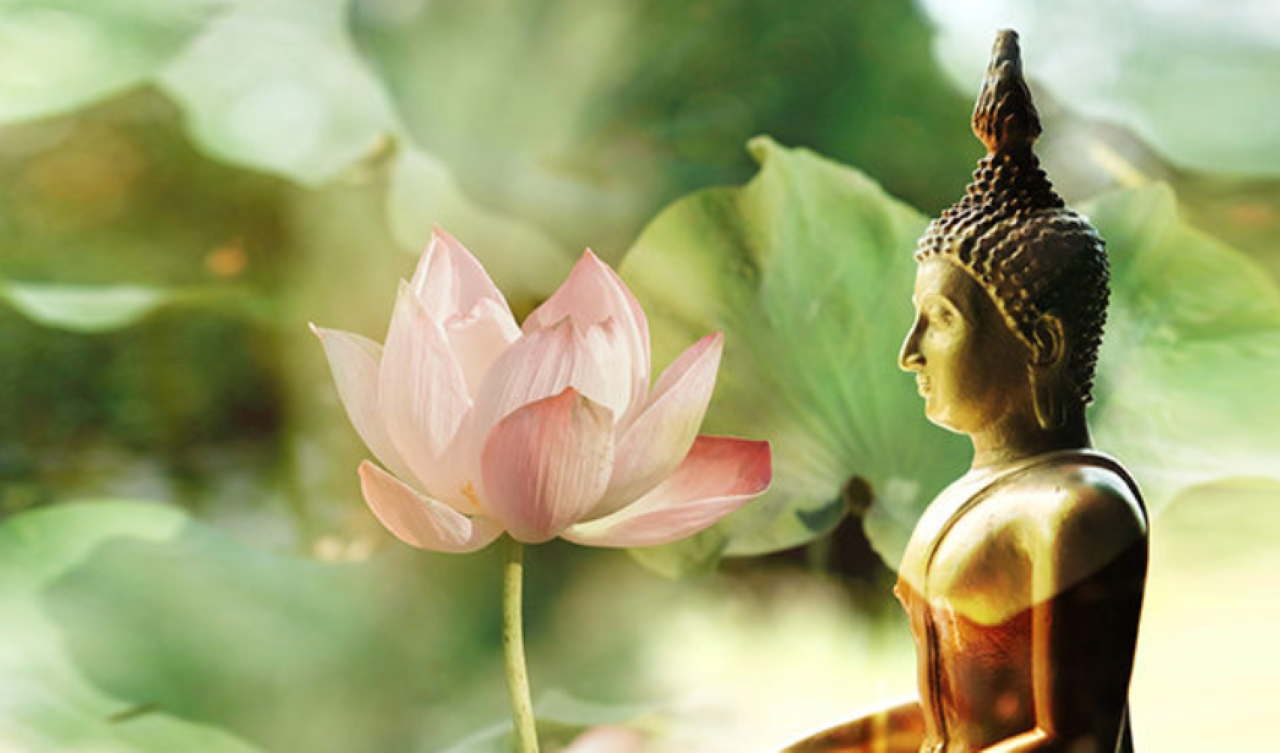 Nhưng đời người vô thường, tảng đá rồi cũng sẽ bị sóng biển cuốn trôi. (Ảnh minh họa)