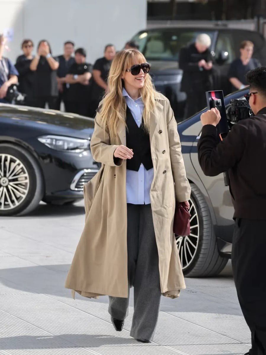  Bản phối này phù hợp với nhiều bối cảnh công sở, từ họp hành đến gặp gỡ đối tác, đồng thời vẫn giữ được sự nhẹ nhàng và tinh tế.

