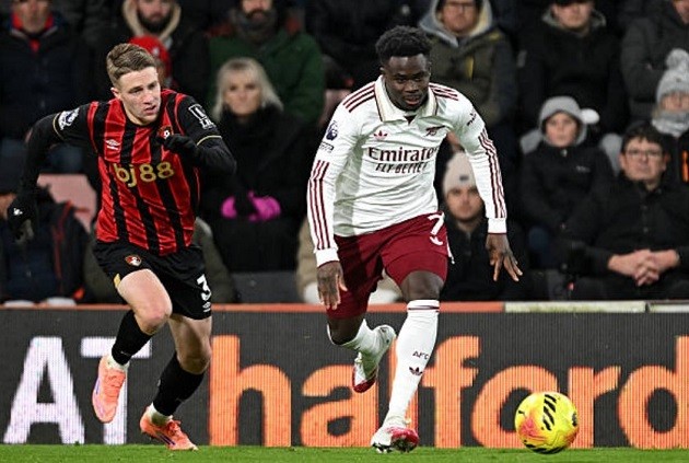 Saka vào sân từ ghế dự bị và ngay lập tức tạo ra sự khác biệt.