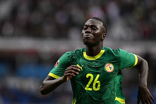 Pape Gueye ghi 2 bàn cho Senegal ngay trong hiệp 1.