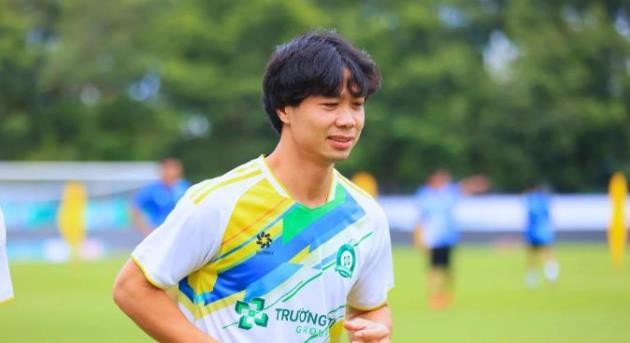 Nguyễn Công Phượng trở lại mạnh mẽ.