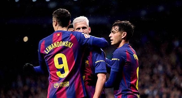 Barcelona nhọc nhằn đánh bại Espanyol trên sân khách.