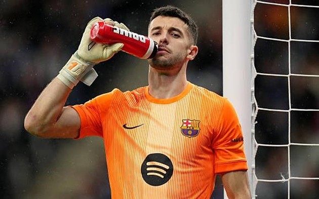 Joan Garcia thể hiện sự xuất sắc nơi khung gỗ Barcelona.