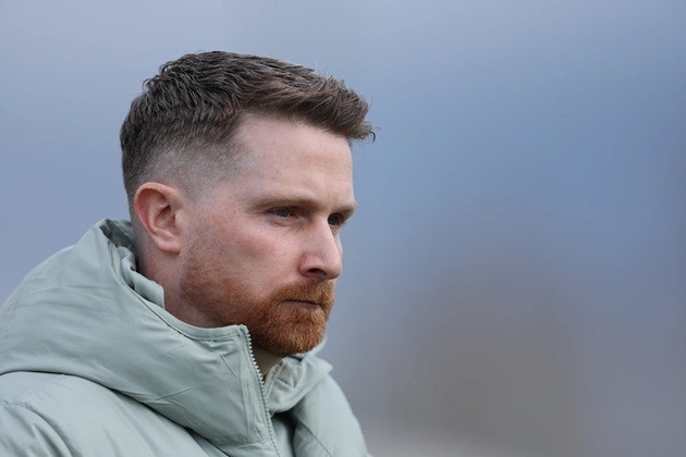 Chính HLV tạm quyền của Chelsea cũng từng làm việc ở City.