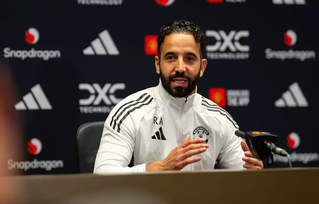 HLV Amorim có những chia sẻ về tình hình lực lượng của Man Utd.