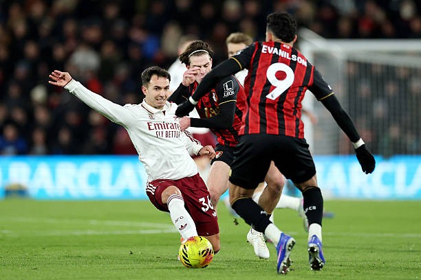 Martin Zubimendi hoàn thành rất tốt vai trò tranh chấp của một tiền vệ phòng ngự.