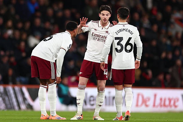 Sự xuất sắc của Martin Zubimendi giúp Declan Rice thoải mái dâng cao và ghi cú đúp bàn thắng vào lưới Bouremouth.