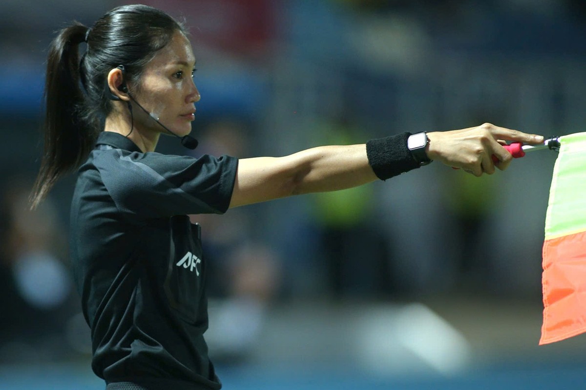 Nữ trọng tài Phutsavan Chanthavong. Ảnh: S.N - Vietnamnet.