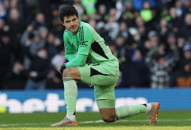 Senne Lammens: 7 điểm. Lẽ ra có thể làm tốt hơn trong bàn thua, nhưng bù lại anh đã có hai pha cứu thua xuất sắc trong hiệp hai. Khả năng phân phối bóng của thủ môn này cũng khá ổn định dưới áp lực.