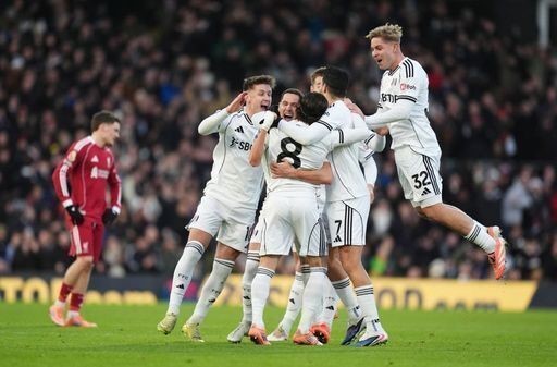 Fulham đã có bàn mở tỷ số sớm.