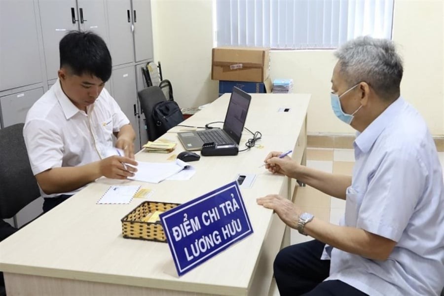 Người đang hưởng lương hưu cần tiếp tục theo dõi nghị định điều chỉnh lương hưu do Chính phủ ban hành trong năm 2026 để nắm rõ mức tăng chính thức. (Ảnh minh họa)