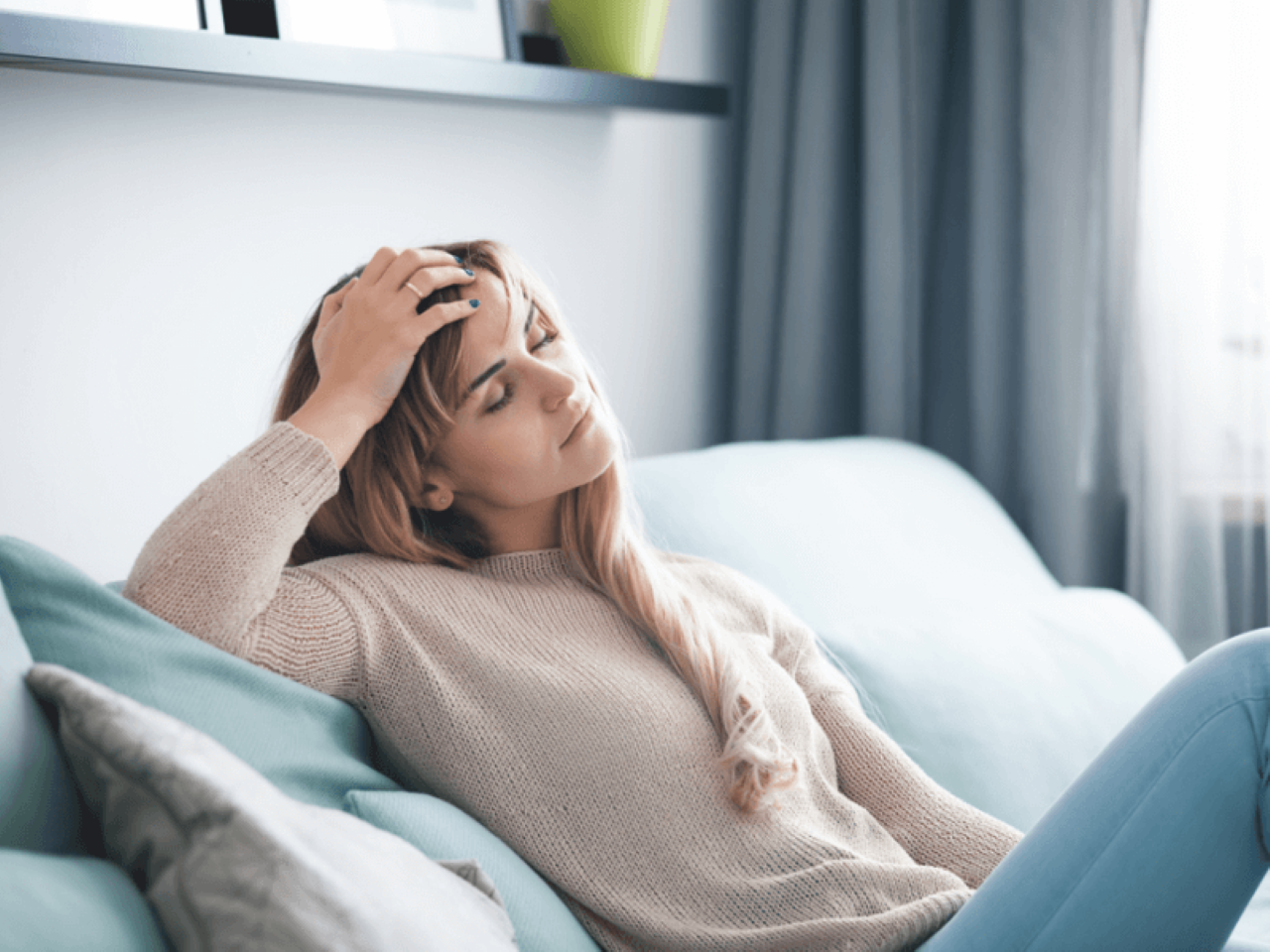 Sau ăn, một lượng lớn máu trong cơ thể sẽ tập trung ở đường tiêu hóa giúp tiêu hóa dễ dẫn đến lượng máu cung cấp lên não không đủ khiến người bệnh buồn ngủ. (Ảnh minh họa)