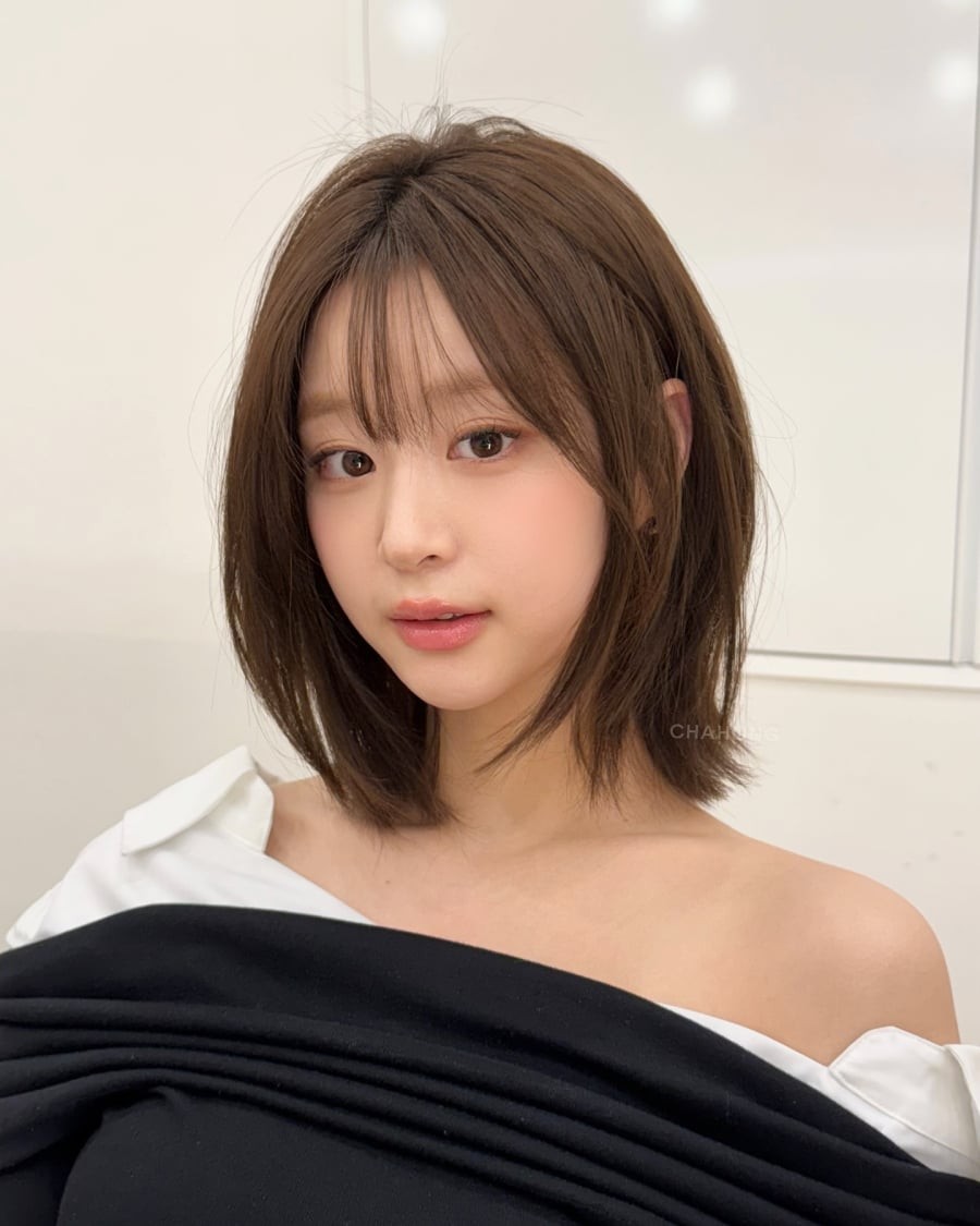 Phần mái mỏng giúp khuôn mặt trông sáng hơn, đồng thời che bớt những khuyết điểm như trán cao hoặc gương mặt dài.