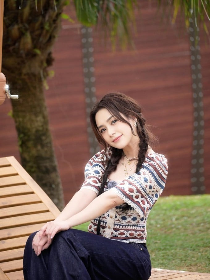 Chung Hân Đồng từng chia sẻ rằng phụ nữ Hong Kong nổi tiếng với khả năng duy trì sức khỏe và vẻ ngoài trẻ trung theo năm tháng