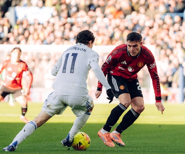 Manuel Ugarte: 6,8 điểm. Không tham gia quá nhiều vào khâu luân chuyển bóng nhưng chơi hay khi không có bóng và tạo ra tinh thần chiến đấu máu lửa cho toàn đội.