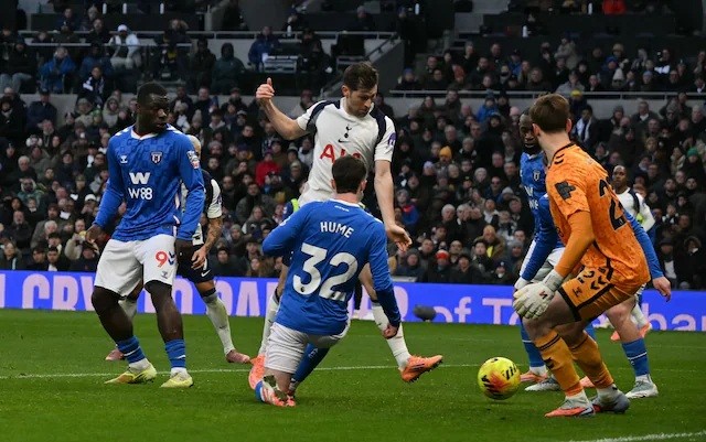 Đội chủ nhà đã lấn lướt trong hiệp 1.