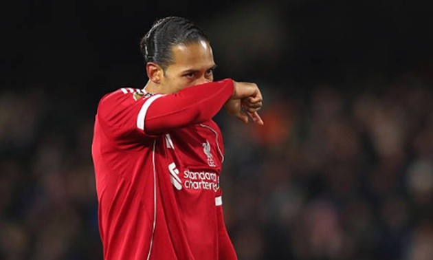 Van Dijk để xổng Wilson ở bàn thua đầu tiên
