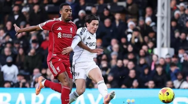  Harry Wilson ghi bàn vào lưới đội bóng cũ.