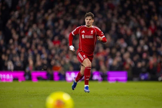 Milos Kerkez - 6.1 điểm. Được tin tưởng đá chính thay cho Robertson, Kerkez đã chơi một trận đấu ở mức tròn vai. Anh nỗ lực dâng cao hỗ trợ tấn công và có một đường căng ngang sắc lẹm cho Gakpo đưa bóng vào lưới nhưng bị từ chối vì lỗi việt vị.